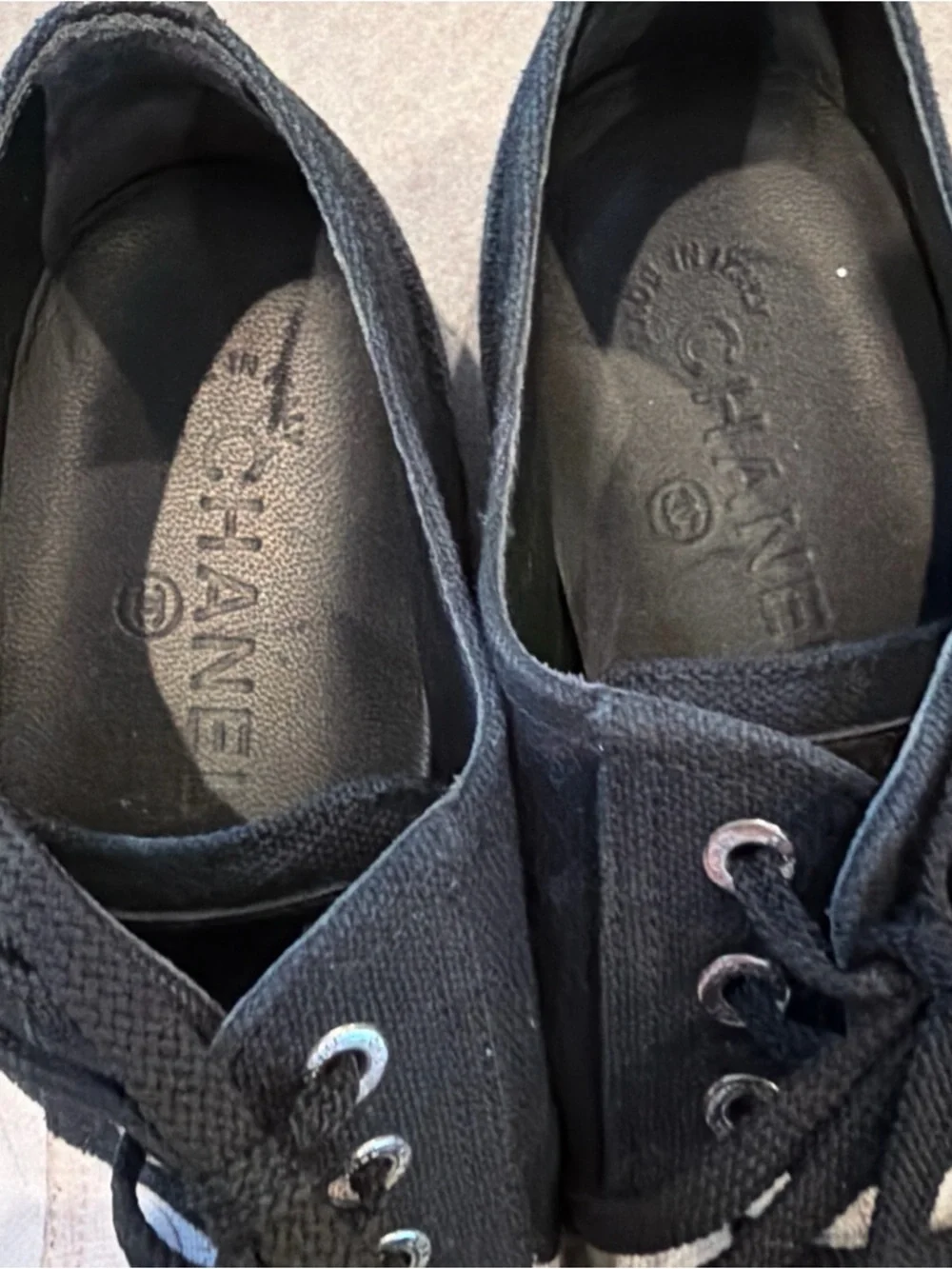 Chanel Navy & White canvas logo Sneakers
EU 37.5 US 7.5 - Picture 3 of 15